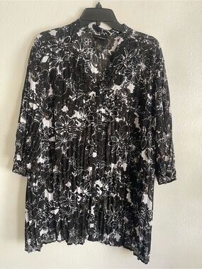 Lane Bryant Black and Gray Floral Print Top